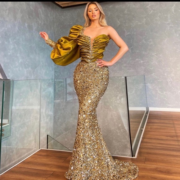 Elegant Designer Dress – Size Large (Bust 40”, Waist 37”, Hips 45”) – $2,000 - Picture 3 of 6